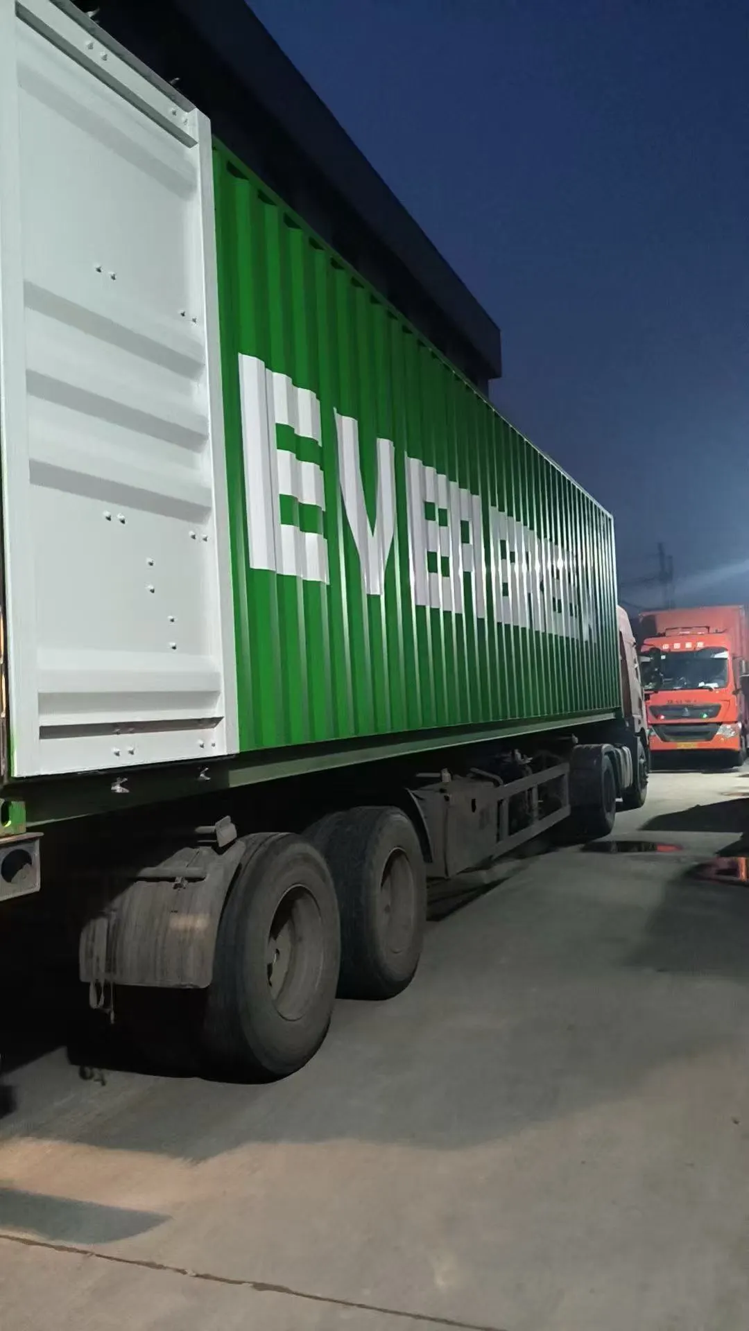 Night container loading for export shipment